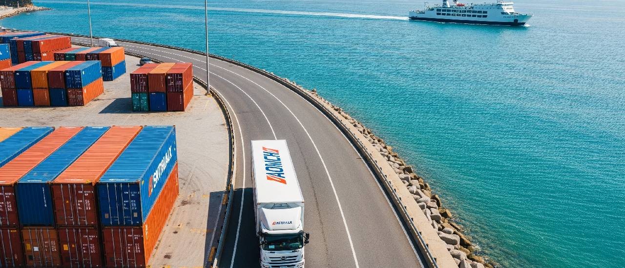 Efficient worldwide office furniture shipping providing international furniture delivery with secure packaging and trusted logistics.