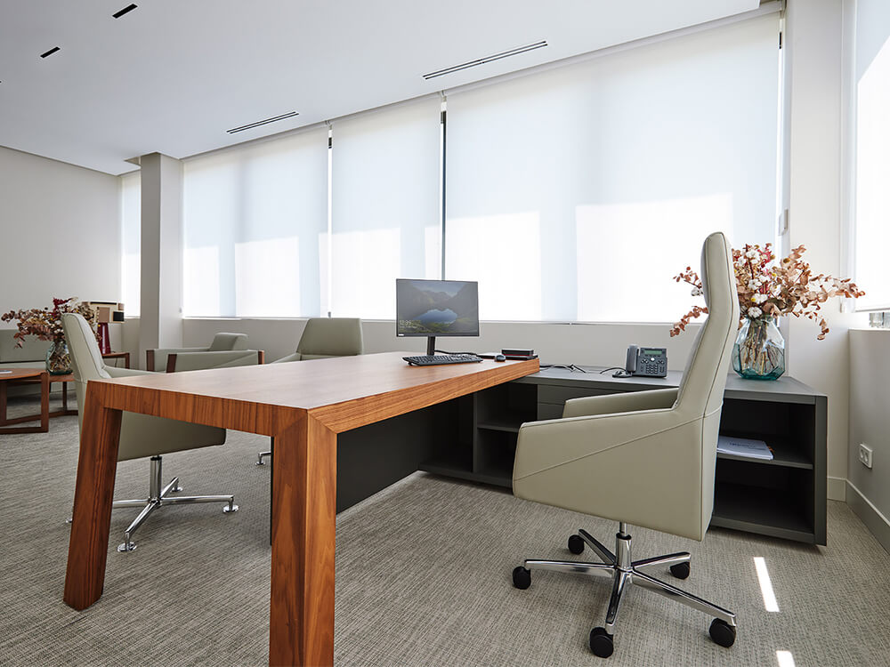 Talon – Modern Executive Desk with Credenza Unit and Optional Modesty Panel 03 img