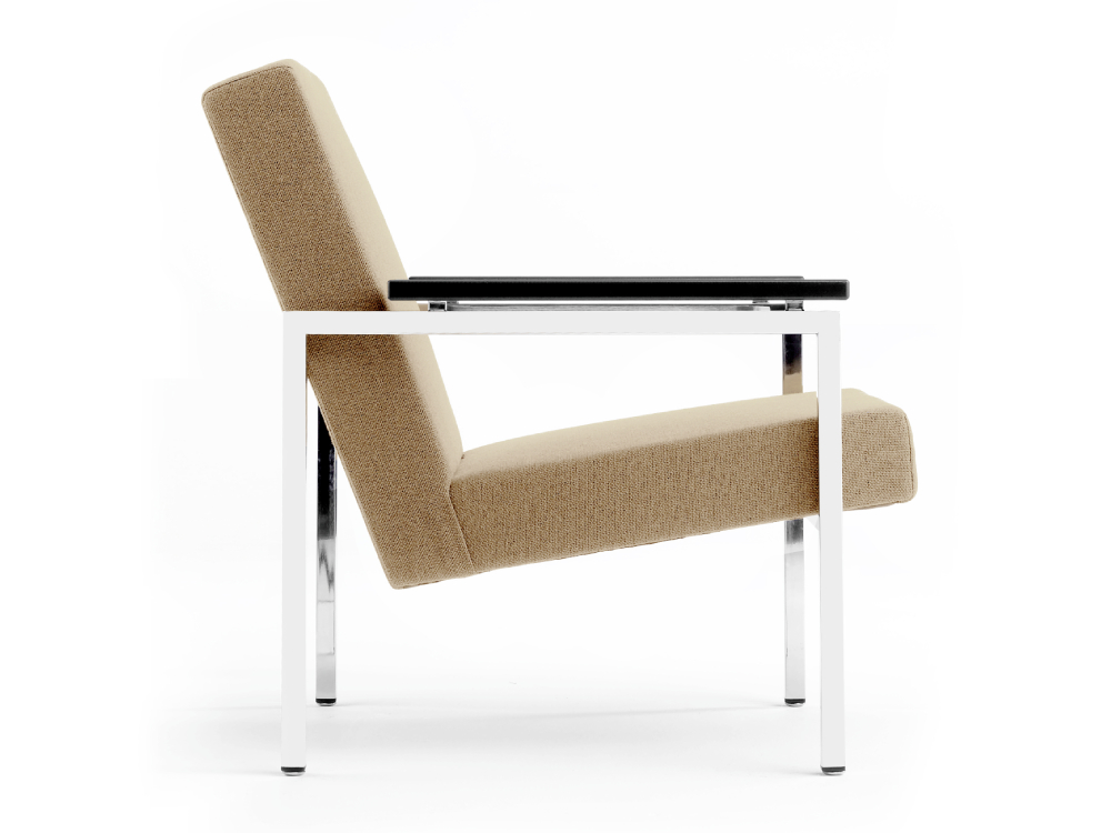 Selina – Classic Sofa and Armchair with Metal Frame 01