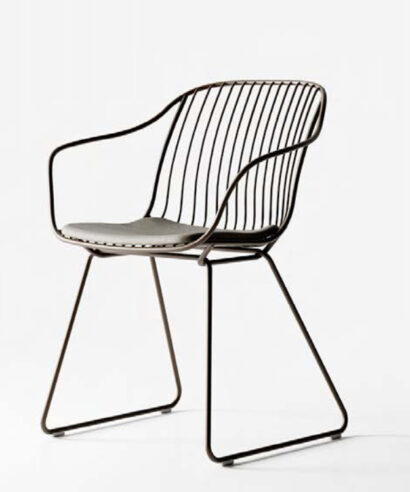 Dilmunite 3 - Sled Base Outdoor Chair in Varnished Rod Steel