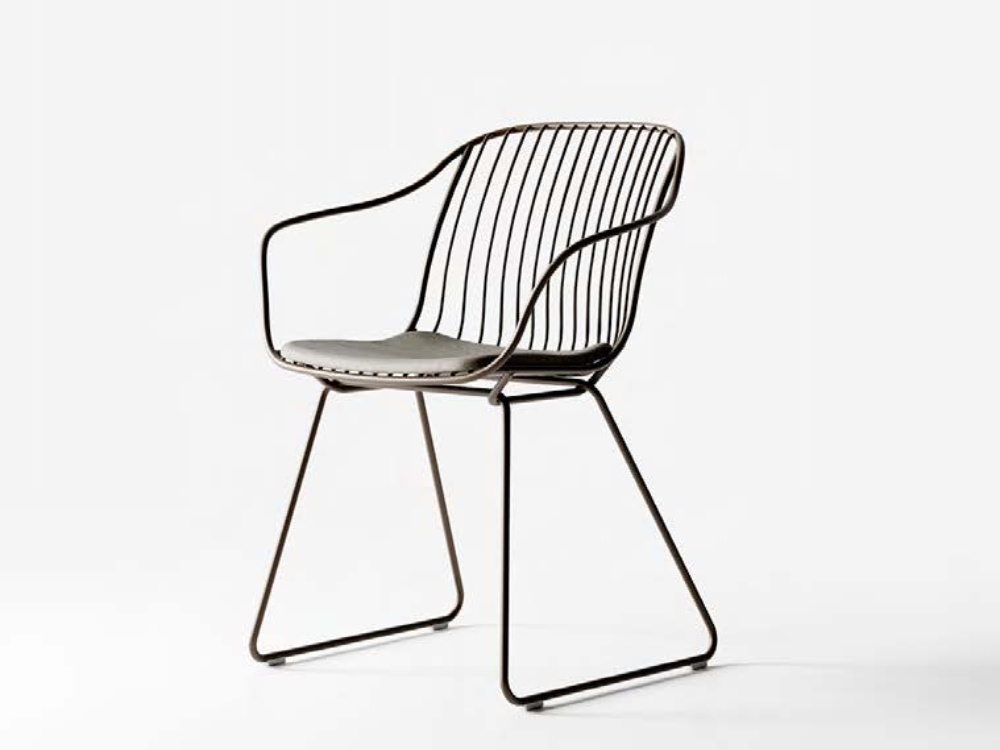 Dilmunite 3 – Sled Base Outdoor Chair in Varnished Rod Steel-02
