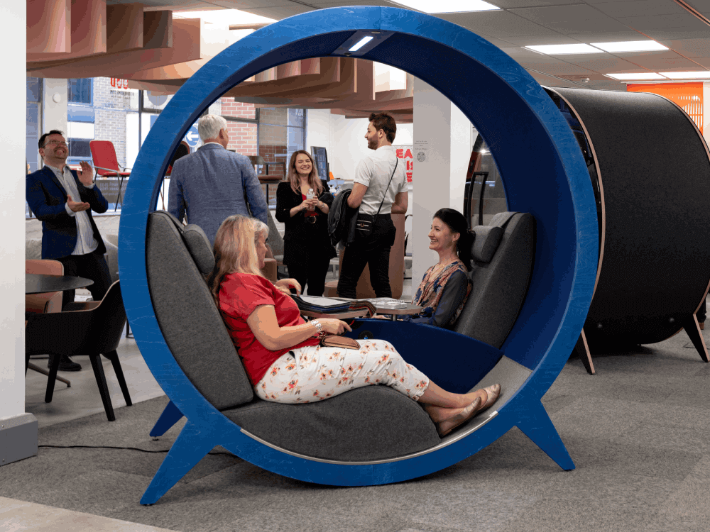 Brinox 1-Beautifully-Designed-Acoustic-Meeting-Pod-for-2-Persons-with-Comfortable-Laid-Back-Seating-02-img